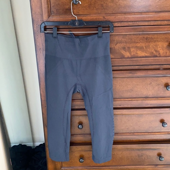 Athleta Capri Leggings - Picture 1 of 3